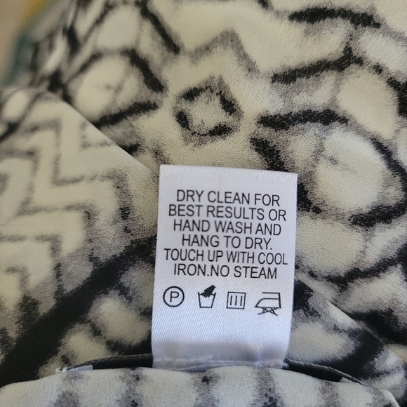 KAREN KANE Bracelet Sleeve Assymetrical Blouse Shirt Top XS Black & White. - Picture 9 of 9